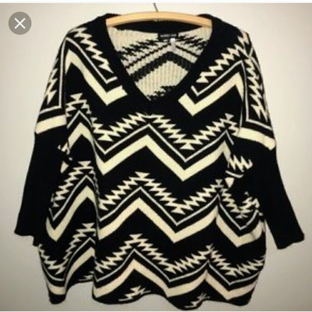 Audrey Ann Aztec Print Sweater Top Size S/M